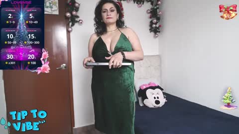 Snapshot of gisellecarter_ chatting on December 23, 3:11 pm Giselle online show from December 23, 3:11 pm