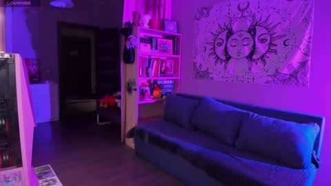 AlexaMillis online show from December 3, 8:55 pm