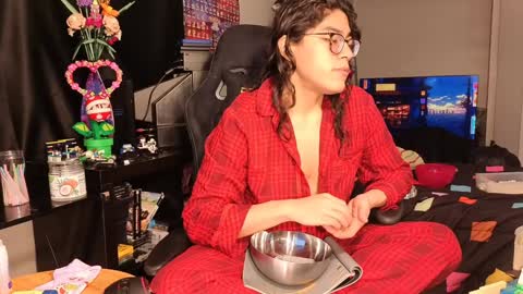 glaceon9 online show from February 7, 7:38 pm
