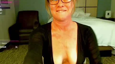 Gwendolyn online show from December 12, 3:32 am