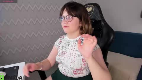 Snapshot of glimmer_goddesss chatting on September 13, 8:28 am glimmer_goddesss online show from September 13, 8:28 am