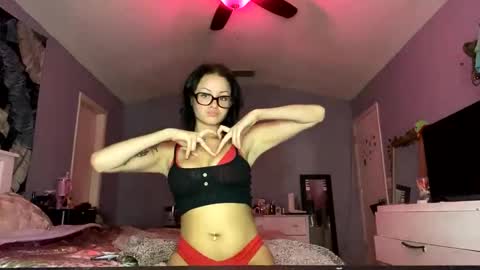 glitterglitterxo online show from September 20, 2:36 am