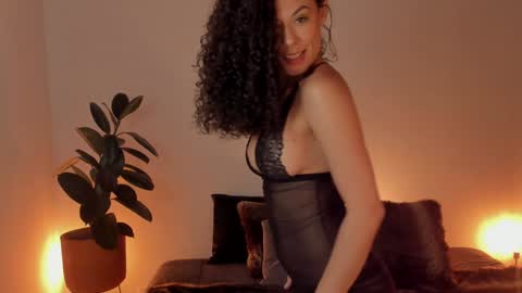 Snapshot of goddes_helena chatting on December 22, 2:06 am Elena online show from December 22, 2:06 am