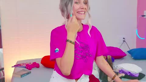 Snapshot of goodness_emie chatting on March 1, 2:23 pm Goodness Emie online show from March 1, 2:23 pm
