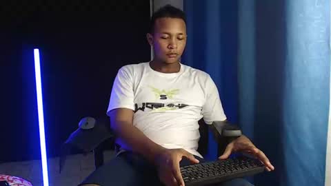 Snapshot of goos_cum chatting on December 19, 3:29 am Goos online show from December 19, 3:29 am