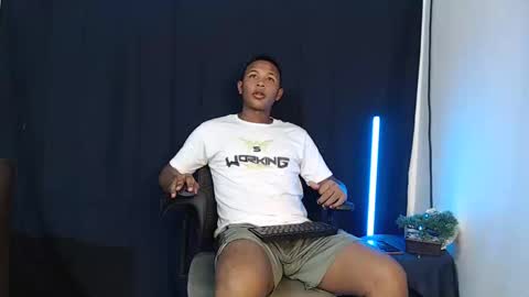 Snapshot of goos_cum chatting on December 10, 5:39 am Goos online show from December 10, 5:39 am
