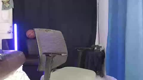 Snapshot of goos_cum chatting on February 7, 5:41 am Goos online show from February 7, 5:41 am