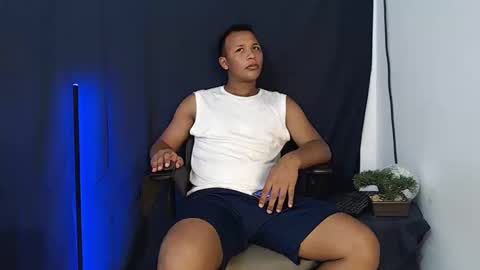 Snapshot of goos_cum chatting on January 13, 4:39 am Goos online show from January 13, 4:39 am