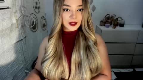 Snapshot of gorgeousamandarose chatting on September 15, 2:24 am Amanda rose online show from September 15, 2:24 am