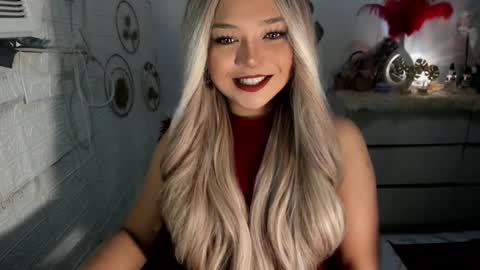 Snapshot of gorgeousamandarose chatting on March 9, 3:32 am Amanda rose online show from March 9, 3:32 am