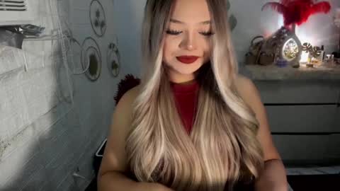 Snapshot of gorgeousamandarose chatting on March 11, 12:00 am Amanda rose online show from March 11, 12:00 am