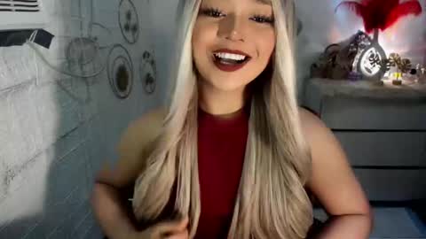 Snapshot of gorgeousamandarose chatting on February 19, 6:32 pm Amanda rose online show from February 19, 6:32 pm