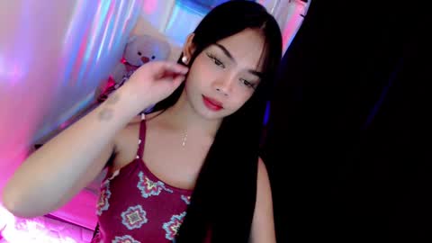 Snapshot of gorgeoustransgirl chatting on February 26, 1:00 pm Emmy online show from February 26, 1:00 pm