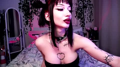 Snapshot of gothdesss chatting on December 24, 11:11 pm online show from December 24, 11:11 pm