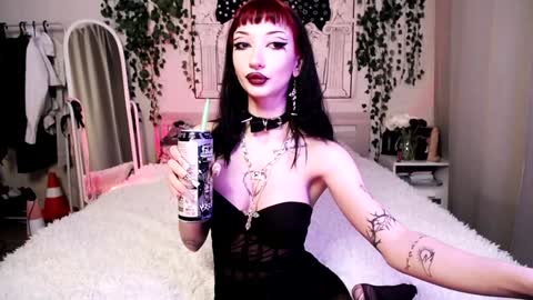 Snapshot of gothdesss chatting on February 6, 4:10 am online show from February 6, 4:10 am
