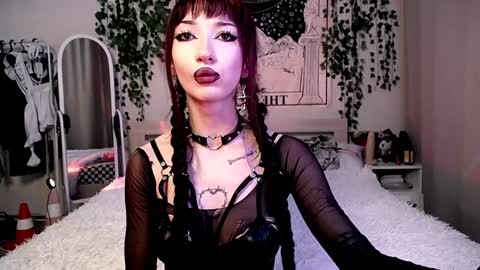 Snapshot of gothdesss chatting on January 15, 3:11 am online show from January 15, 3:11 am