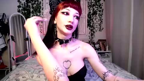 Snapshot of gothdesss chatting on February 26, 2:19 am online show from February 26, 2:19 am