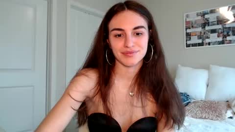 Snapshot of graciesmith27 chatting on February 13, 8:55 pm Gracie Smith online show from February 13, 8:55 pm