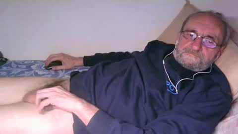 Snapshot of grandpa_mark chatting on December 30, 12:54 am Mark online show from December 30, 12:54 am