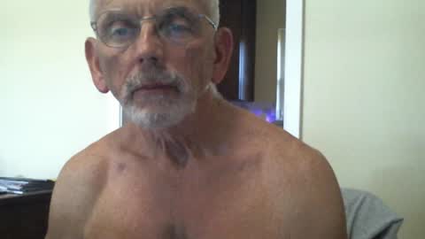 Snapshot of gulfcoast1952 chatting on February 1, 3:07 pm Roy online show from February 1, 3:07 pm