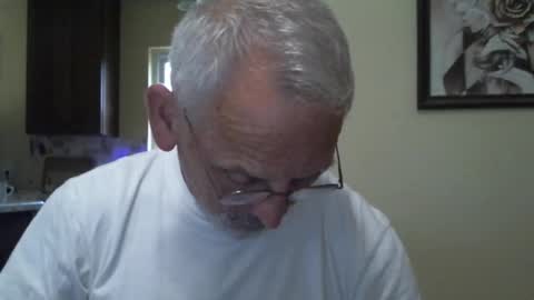 Snapshot of gulfcoast1952 chatting on February 12, 3:05 pm Roy online show from February 12, 3:05 pm