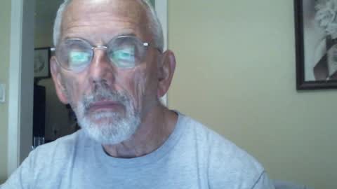 Snapshot of gulfcoast1952 chatting on December 14, 1:49 pm Roy online show from December 14, 1:49 pm