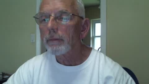 Snapshot of gulfcoast1952 chatting on December 7, 9:17 pm Roy online show from December 7, 9:17 pm