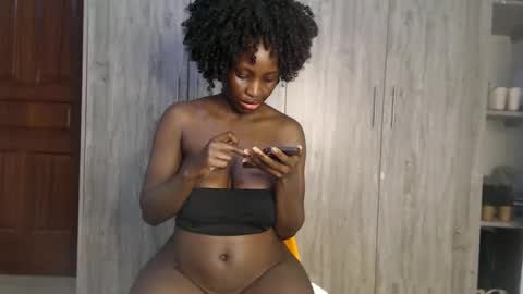 Snapshot of gulpess chatting on January 31, 12:06 am Miss Incredible online show from January 31, 12:06 am