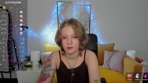 Snapshot of haileyfoxy chatting on September 21, 8:51 am Hailey online show from September 21, 8:51 am