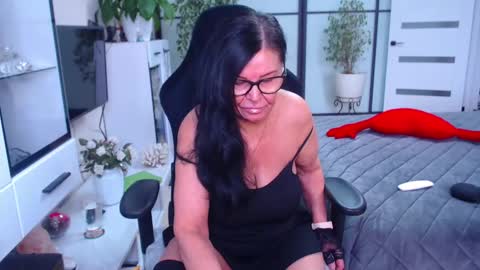 Snapshot of hairypussygranny chatting on February 23, 9:11 am Monika online show from February 23, 9:11 am