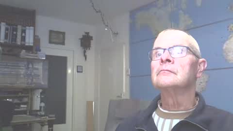 Snapshot of hamto65 chatting on March 4, 9:00 pm Prefer men 80 online show from March 4, 9:00 pm