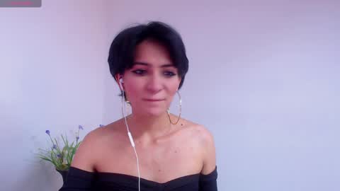 Sara online show from February 9, 5:01 pm