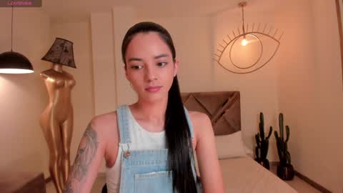 HANNAH J online show from December 6, 5:28 pm