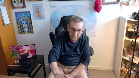 Snapshot of hansi63 chatting on February 16, 10:54 am charly online show from February 16, 10:54 am