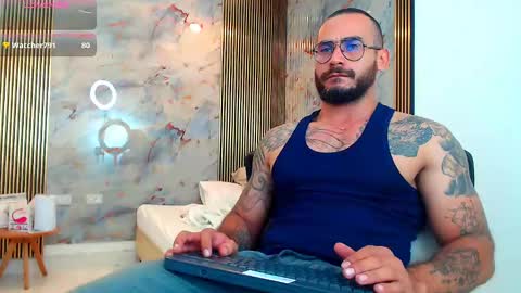 Snapshot of hanz_col chatting on February 6, 9:11 am hanz_col online show from February 6, 9:11 am