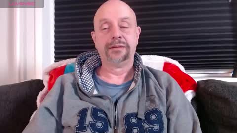 Snapshot of hardmrlazy chatting on January 4, 3:49 pm MrLazy online show from January 4, 3:49 pm