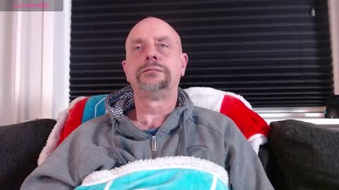 Snapshot of hardmrlazy chatting on January 3, 11:33 pm MrLazy online show from January 3, 11:33 pm