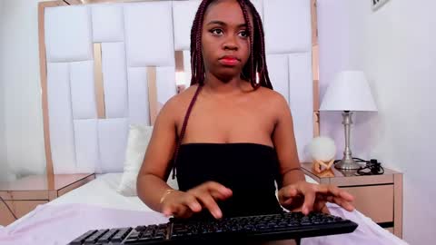 Snapshot of hazel_lane chatting on January 10, 5:26 am Hazel online show from January 10, 5:26 am