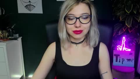 Snapshot of heidi_pleasure chatting on January 22, 5:26 am Heidi online show from January 22, 5:26 am