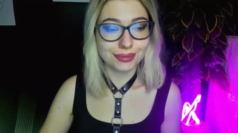 Snapshot of heidi_pleasure chatting on February 26, 7:34 am Heidi online show from February 26, 7:34 am