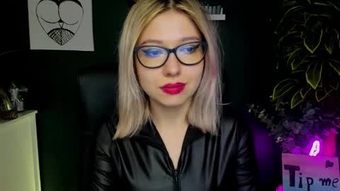 Snapshot of heidi_pleasure chatting on January 30, 1:31 pm Heidi online show from January 30, 1:31 pm
