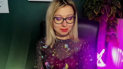 Snapshot of heidi_pleasure chatting on February 21, 11:01 am Heidi online show from February 21, 11:01 am