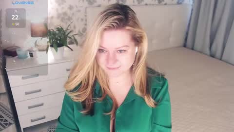 Snapshot of helenbonham chatting on February 27, 6:35 am Helena Bonham online show from February 27, 6:35 am