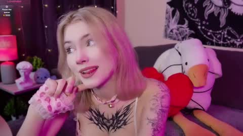 Snapshot of hellenhornny chatting on February 24, 9:21 am HellenHorny online show from February 24, 9:21 am