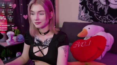 Snapshot of hellenhornny chatting on February 16, 6:32 pm HellenHorny online show from February 16, 6:32 pm
