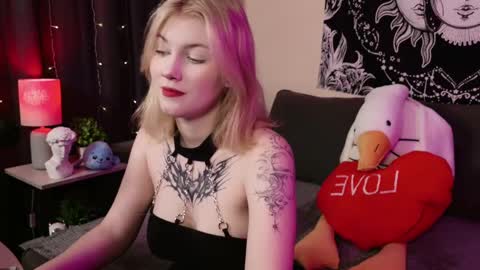 Snapshot of hellenhornny chatting on March 6, 10:41 am HellenHorny online show from March 6, 10:41 am