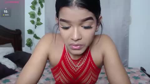 Snapshot of hermione_sweet18 chatting on December 29, 5:54 pm Alana online show from December 29, 5:54 pm