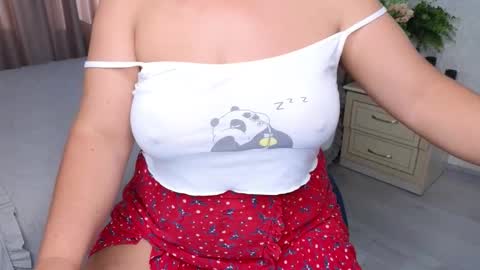 Snapshot of heroine_of_your_life chatting on September 18, 7:01 am Maryana online show from September 18, 7:01 am