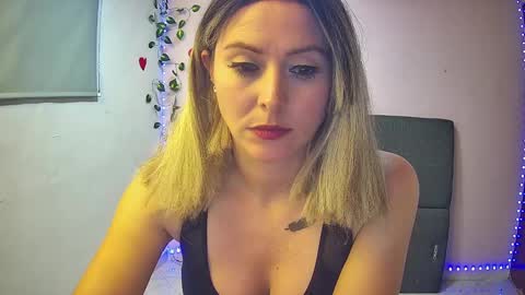Hestesiaxx online show from December 14, 1:49 am