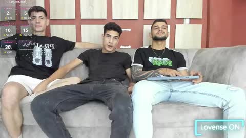 Snapshot of heteros_men chatting on March 7, 1:31 am heteros men online show from March 7, 1:31 am